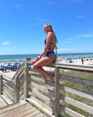 Sarah Georgiana Instagram - Peace out Myrtle ✌️