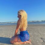 Sarah Georgiana Instagram - I’m back beaches😙