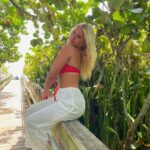 Sarah Georgiana Instagram - sitting pretty