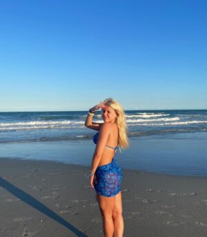 Sarah Georgiana Instagram - I’m back beaches😙