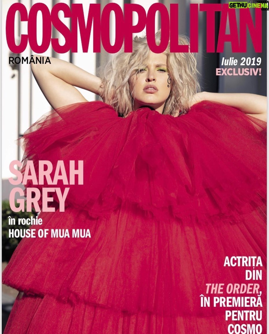 Sarah Grey Instagram - @cosmopolitan @cosmopolitanromania 📸 @mitchellmccormack 💄 @robertti 💇🏼♀️ @Tedgibson 👗 @drewtifulll