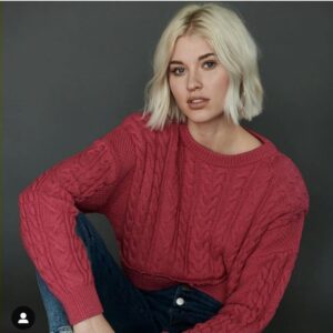 Sarah Grey Instagram - Sendin my love ❤️ . . . . . . . 
#photographer @photobyhudson 
#makeup @adambreuchaud 
#style @chrishoran20 
#hair @dereksyuen
