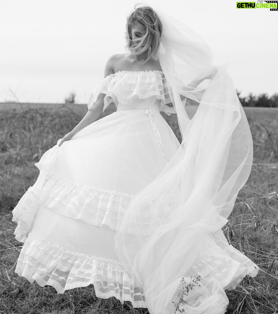 Sarah Grey Instagram - “Sure sister, let’s do a bridal shoot” 📸#notgettingmarried