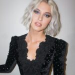 Sarah Grey Instagram - I think I know who the real magicians are 😏🖤 💇🏼‍♀️ @dereksyuen 💄@jennakristina @charlene @scotttayyyyy Thank you for the look loves! #vanityfair #younghollywood #loreal