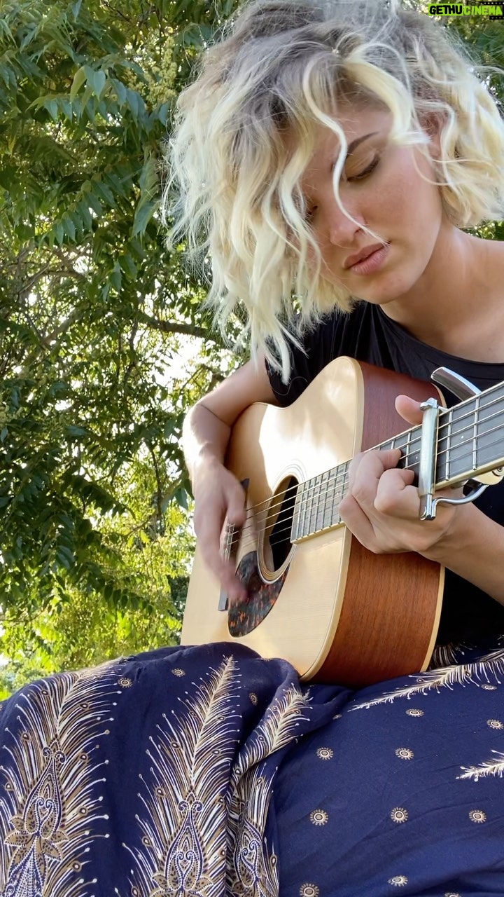 Sarah Grey - 59.8K Likes - Little song I wrote about losing someone you love. “Dear one”
I hope you like it 🤗