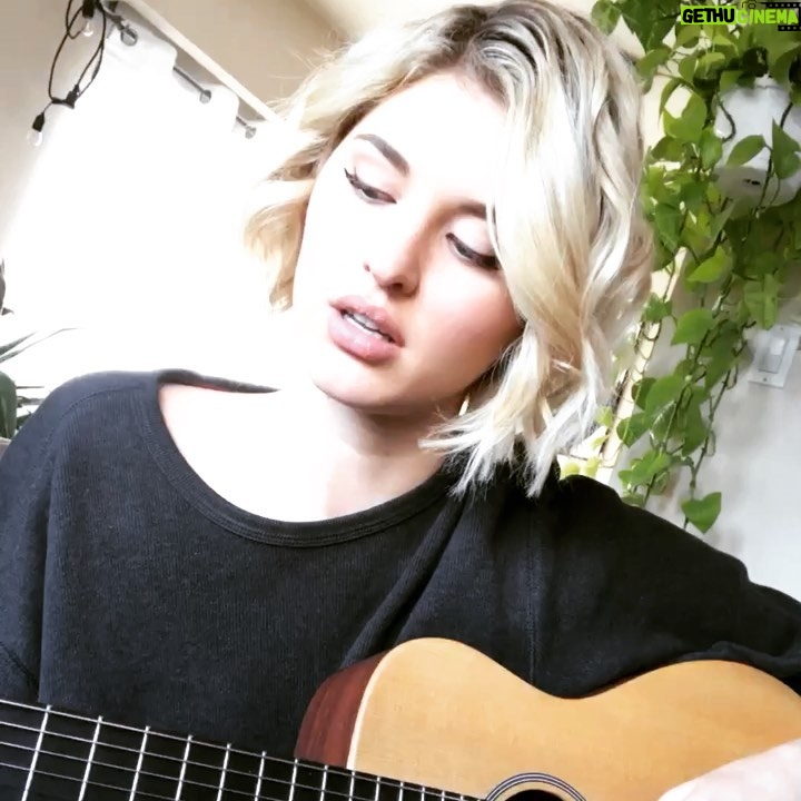 Sarah Grey - 18.7K Likes - I’m gonna start posting happier songs I swear. #iloveyou #billieeilish