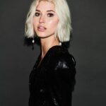 Sarah Grey Instagram – Oh hey there .…………………………………………:
#photographer @photobyhudson 
#makeup @adambreuchaud 
#style @chrishoran20 
#hair @dereksyuen
@rizingmagazine