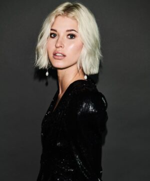 Sarah Grey Instagram - Oh hey there .….............................................:
#photographer @photobyhudson 
#makeup @adambreuchaud 
#style @chrishoran20 
#hair @dereksyuen
@rizingmagazine
