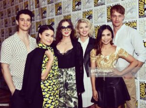 Sarah Grey Instagram - Thank you to @comic_con and the fans!! It was wild, wonderful and such a joy. Feeling very grateful 🖤