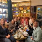 Sarah Ourahmoune Instagram - 🧨Tellement de choses en une semaine... 🤓Lundi : rdv petit-déjeuner avec la superbe équipe #PalatineWomenProject dont j'ai la chance de faire partie. ( Je vous en parle très vite ! ) 👩‍⚖️Mardi : j'ai endossé le rôle de présidente du comité éthique des @etoilesdusport Nous avons sélectionné les 20 champions qui seront présents lors de L’Événement hivernal Étoiles du sport et qui accompagneront 20 jeunes espoir du sport français. 🏅Merci et jeudi : C'était le séminaire annuel de la @fdjsport factory. Les athlètes de la team se sont réunis pour deux jours d'ateliers, d'échange et de moments privilégiés ( Dont celui de découvrir le parcours de la Cérémonie d'ouverture de @paris2024 sur la Seine ) 🎤Vendredi : j'ai eu la fierté d'animer une conférence lors du gala @thermomixfr ... Petit clin d'œil à toute la #ThermomixFamily qui m'a offert un accueil incroyable !