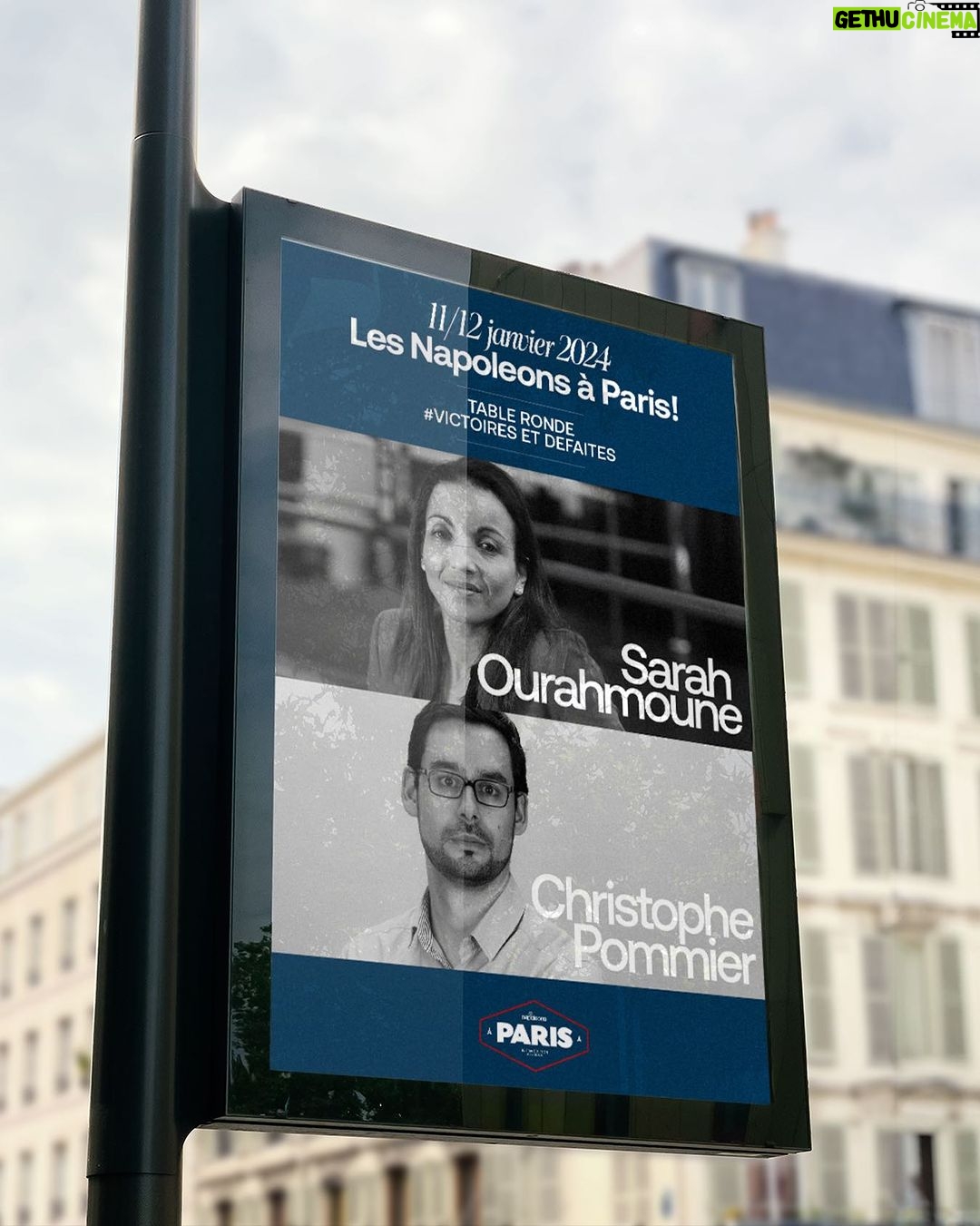 Sarah Ourahmoune Instagram - TABLE RONDE : VICTOIRE ET DEFAITE, DES OPPOSÉS À NUANCER ? Si nous voulons repenser « #Gagner » au XXIème siècle, il nous faut penser les constructions sur lesquelles reposent les deux extrêmes du spectre pour les investir des nuances qui leur manquent. Les images et les représentations ne s’encombrent pas des détails et l’Histoire ne retient souvent que des images nettes et précises, montrant le gagnant dans toute la puissance de sa victoire et les perdants humiliés, les figeant l’un et l’autre dans ces postures. Pourtant, que l’on regarde du côté du #sport ou de la #diplomatie, les choses ne sont pas aussi nettes et simples. Car certains #échecs sont le lieu de tous les #enseignements et de toutes les #reconstructions et certaines victoires deviennent mortifères, c’est dans toute la complexité du rapport à l’une et l’autre que nous vous proposons de plonger.💡 Alors qu’il existe des défaites glorieuses et des victoires honteuses, des défaites refusées et des victoires impossibles, quelles réalités et affects sont contenues dans l’une et l’autre ? Cette matrice victoire-défaite est-elle aussi normée qu’il y paraît ? Et dans les nuances qui se dessinent comment penser des figures plus humaines et réelles du gagnant et du perdant ? Pour reconstruire cette boussole, c’est une conversation entre la boxeuse française la plus médaillée et un historien, conservateur du @museearmee_invalides et co-commissaire de l’Exposition « Victoire ! La fabrique des héros » que nous vous proposons. Nous vous attendons les 11 et 12 janvier pour un échange qui s’annonce passionnant entre @sarah_ourahmoune et Christophe Pommier lors de la 18e édition des Napoleons ! Les places sont disponibles.🎫 Paris, France