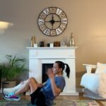 Sarah Ourahmoune Instagram - [ FULL BODY ] De retour pour vous partager ma séance du soir, avant de passer à table ( avant le fhtor pour ceux qui pratiquent le Ramadan comme moi ) 🙃 Mon opération du tendon d’Achille s’est bien passée. Maintenant il va falloir patienter et se réinventer car je vais avoir un plâtre jusqu’à mi-mai puis je vais enchaîner par un mois avec une botte médicale… Patience… 🙌🏼 👉🏻 évidemment je ne vais pas rester 3 mois sans bouger le reste de mon corps… alors je m’adapte ! 😳 Si vous avez déjà été immobilisée ( tendon d’Achille, genou, cheville etc) , je suis preneuse de tous vos conseils 🙌🏼 Bref… Le programme du jour de ce #challenge66bysarah : ▪️10 exercices ▪️10/12 répétitions par exercice ▪️les enchaîner sans repos ▪️faire 2 à 3 tours avec 30 secondes à 1 minute de repos entre les tours 🚀 bonne séance ! Pensez à l’enregistrer et la partager ! ▪️▪️▪️▪️▪️▪️▪️▪️▪️▪️▪️▪️▪️▪️▪️▪️▪️▪️ Si vous avez des problèmes de santé demandez l’avis d’un médecin avant de commencer une à activité physique. 🚫 Sur ma page il y a des exercices de tous niveaux : du tout débutant au pratiquant très confirmé. Vous pouvez sauter un exercice et le remplacer s’il ne vous convient pas ) ▪️▪️▪️▪️▪️▪️▪️▪️▪️▪️▪️▪️▪️▪️▪️▪️▪️▪️ Pour rappel , j’ai lancé le #challenge66bySarah pour vous encourager à faire un peu de sport chaque jour. Ce temps court cumulé chaque jour de l’année va forcément avoir un impact sur votre corps et votre santé.🔥 👉🏻 66 car pour ancrer une habitude, il faut en moyenne 66 jours ⚠️ Je partage avec vous une de ces séances. Sur ma page il y a des exercices de tous niveaux : du tout débutant au pratiquant très confirmé. Vous pouvez sauter un exercice et le remplacer s’il ne vous convient pas ) #workout #musculation #fit #gainage #tonifier #muscler #raffermir #fullbodyworkout #training #totalbodyworkout #perdredupoids #ventreplat #tonic #nikewomen #nike #rupturedachilles #tendonachillesrupture #rupture Boxer Inside Club
