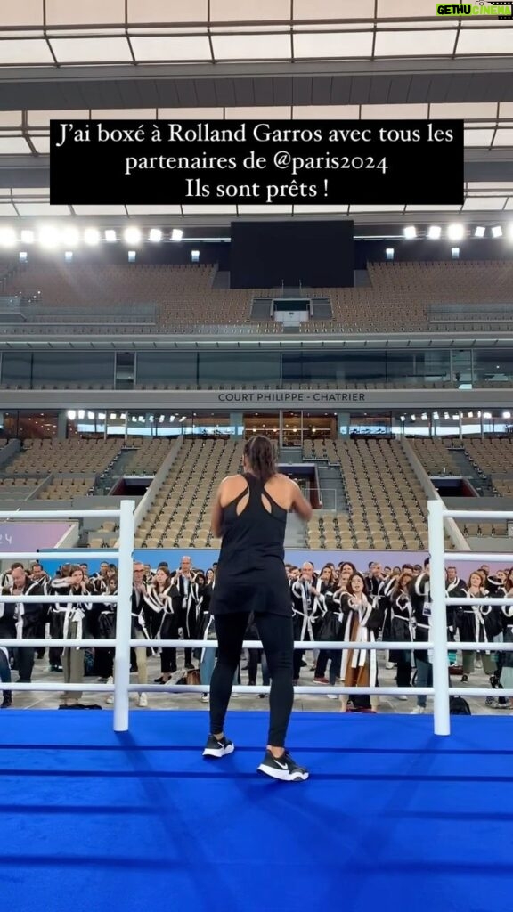 Sarah Ourahmoune Instagram - Je pourrai dire que j’ai boxé sur le ring de @Paris2024 à Rolland Garros avec les partenaires des Jeux !et ils sont prêts à nous faire vivre une fête incroyable #paris2024 #boxeolympique