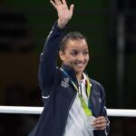 Sarah Ourahmoune Instagram – C’était il y a 7 ans. Le 20 Août 2016 aux Jeux Olympiques de Rio. J’effectuais mon 265 combats et surtout mon dernier ( enfin presque… jubilé en préparation 😉)

Ces jeux resteront un moment gravé à vie. Ils sont l’aboutissement d’un rêve d’enfant, d’un travail acharné sur plusieurs années. Ils signifient énormément. Cette quête m’a faite grandir et m’a construite.

Je dis souvent que j’ai eu la chance de trouver une passion.
Et puis, la vie a mis sur la route une personne incroyable. Une personne qui m’a transmise son savoir,son amour du Noble art, sa culture du haut niveau… qui m’a donnée confiance. 
Cette personne c’est @sbennajem et je vous souhaite à tous de trouver votre passion et votre « Said »

Trouver sa passion est une vraie chance. Et je mesure celle que j’ai eue…

Alors je dis souvent aux jeunes que je rencontre de se montrer curieux, de tout tester pour espérer trouver un jour une activité qui les passionne, qui les fera rêver. 

Happy Birthday à tous ceux qui ont contribué à cette médaille ❤️ 

Une pensée particulière à ma famille, à mon @francky_denis_ ma sœur @ly____diaa mon 2me coach et beau père Marcel Denis et à ma @carolinangelini 🫶🏼

#jop #souvenir #happybirthday #Rio2016 #merci #passion