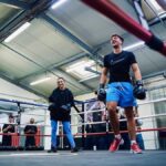 Sarah Ourahmoune Instagram - @inoxtag a débarqué chez @boxerinside pour enfiler les gants et partager avec des membres @nikeparis son prochain grand defi : celui de gravir l’Everest Autant vous dire que j’ai eu plusieurs remarques de nos jeunes de @boxerinside qui auraient voulu le rencontrer 😣 Qui sait, après l’Everest, on verra peut-être @inoxtag sur un ring pour un vrai combat 🔥 #inoxtag #nikeparis #boxe #boxerinsideclub