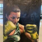 Sarah Ourahmoune Instagram - Quelle jolie surprise en arrivant à la salle ! Il y a quelques mois, j’ai été contactée par @valerie_gourmelon peintre au Sable d’Olonne. Valérie s’est lancée dans la création de plusieurs tableaux de femmes qui l’inspirent. Merci Valérie 🙌🏼 je suis très flattée et heureuse. J’ai déjà trouvé sa place dans notre nouvel espace café/coworking @boxerinside 🥰 #oeuvre #merci #art Boxer Inside Club