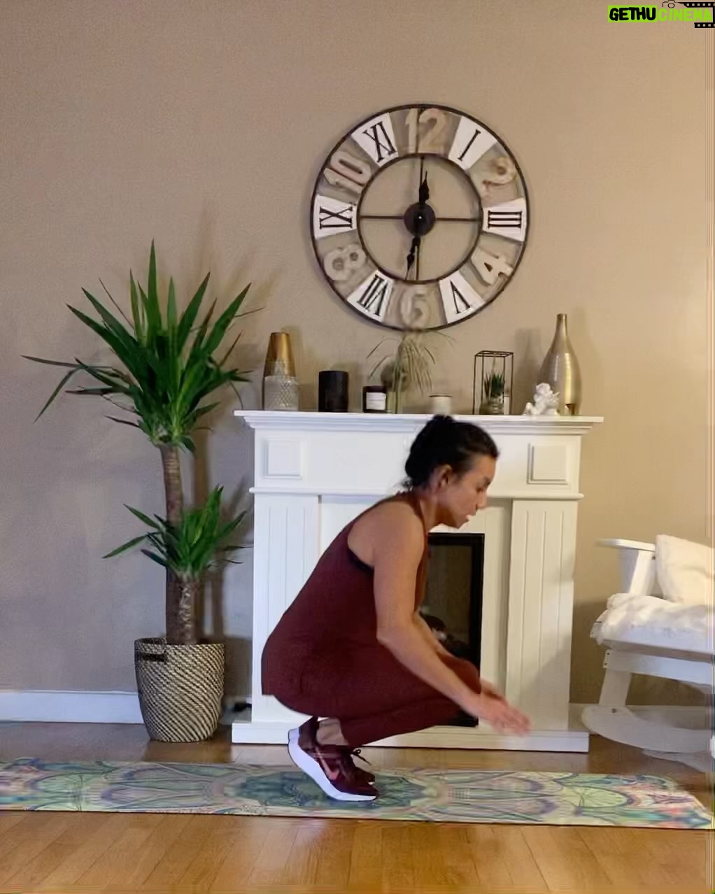 Sarah Ourahmoune Instagram - 🎯 focus réathlétisation de mon tendon d’Achille ( 7 mois post rupture et opération ) Ce sont des exercices qui peuvent aussi être pratiqués en prévention ! Have a good day 👯 #achillespain #reathletisation #blessure #achillestendon #tendon Boxer Inside Club