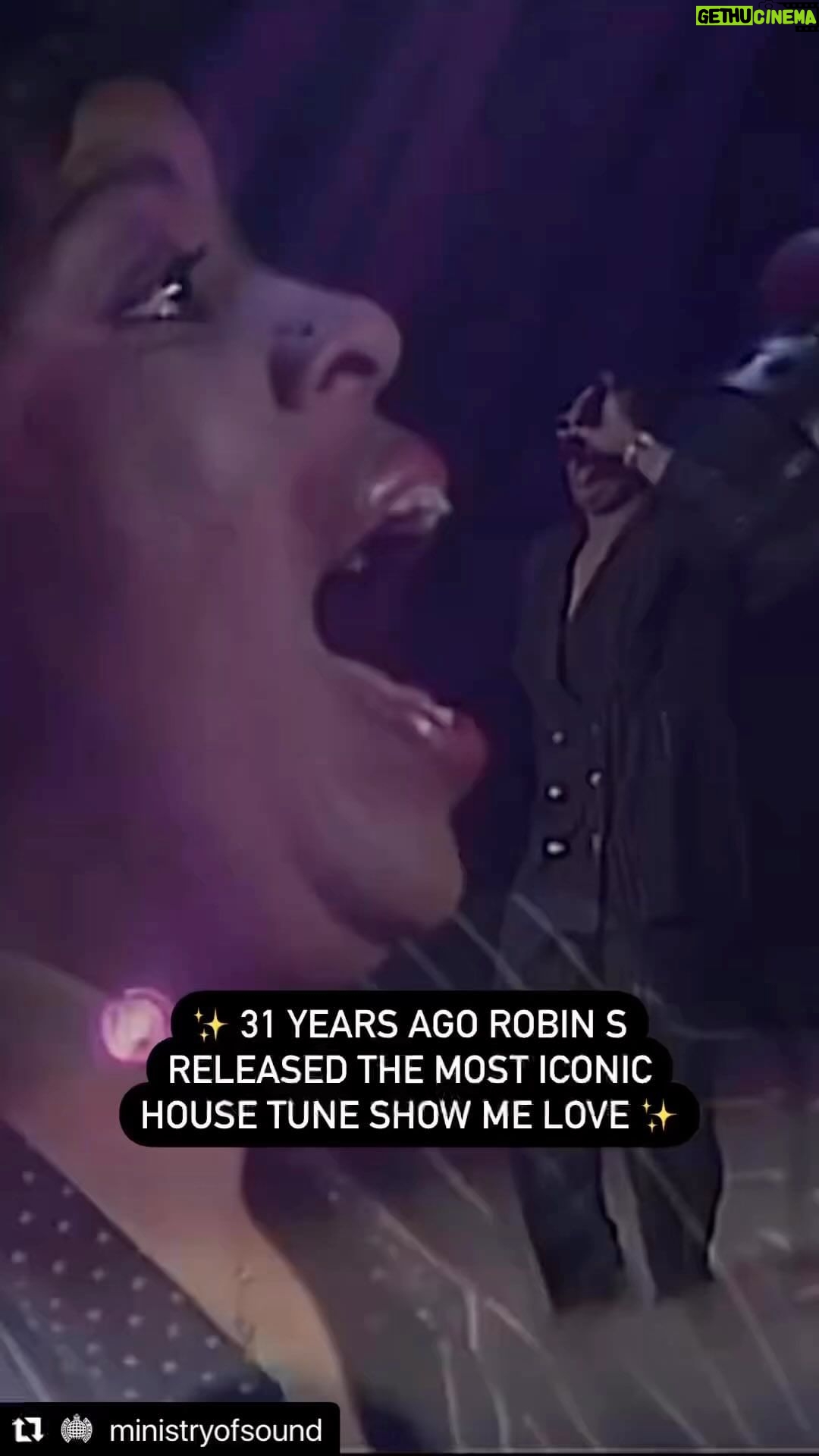 Sarah Wilson Instagram - Was a regular at @ministryofsound and Robin was the resident act when this came out. I was 18, living with three British boys and they took me on wild adventures @julianwade 🇬🇧