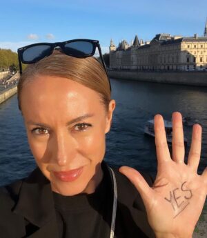 Sarah Wilson Instagram - I’m voting YES because Indigenous leaders around the country have asked us to join them in this progressive, truthful, caring, good, fair and very very Australian move.

We are not being asked to vote on details. This is NOT what referendums are about. We are ONLY being asked to vote on the PRINCIPLE - do we think First Nations people should be recognised in our most important national document by being able to give some advice (ONLY) on the issues affecting them? YES YES YES!!

#yes23 #voteyes