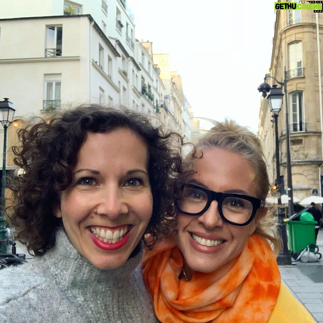 Sarah Wilson Instagram - Ok, who’s going to come visit next? Ah, that would be you @annayell 🤸♂️ (@adventuringranii plus me #brasseriedubillot @lanouvellegarde …saw a guy reading while RIDING this morning #menwhoread ) Brasserie Dubillot