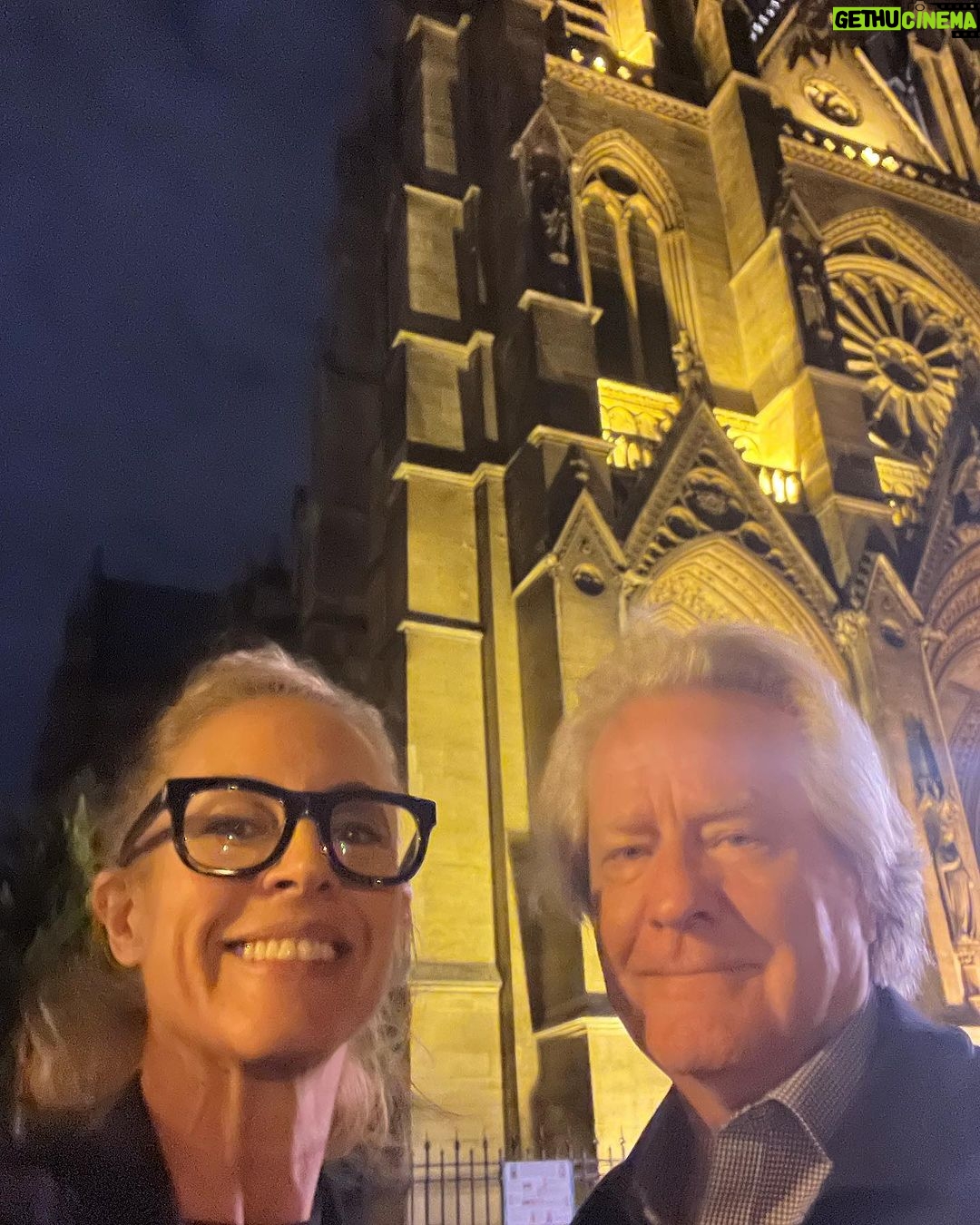 Sarah Wilson Instagram - Full moon strolls, a philosophy lecture at @britishcouncilfr and a long dinner with ACG talking GAI, Axial era collapse, decadence (required for writing) and men. How a night should be spent. Restaurant Mon Square