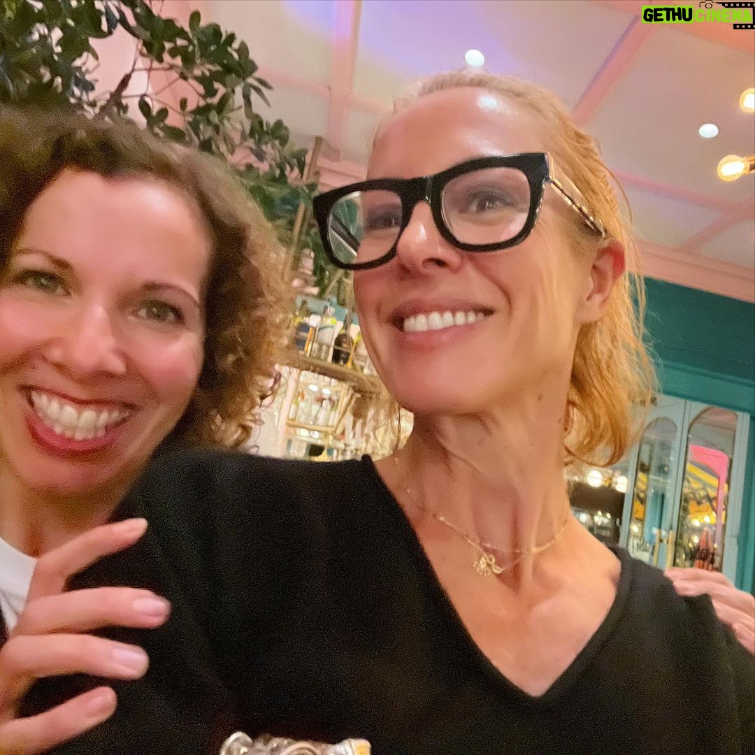 Sarah Wilson Instagram - Ok, who’s going to come visit next? Ah, that would be you @annayell 🤸♂️ (@adventuringranii plus me #brasseriedubillot @lanouvellegarde …saw a guy reading while RIDING this morning #menwhoread ) Brasserie Dubillot