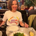 Sarah Wilson Instagram - Ok, who’s going to come visit next? Ah, that would be you @annayell 🤸‍♂️ (@adventuringranii plus me #brasseriedubillot @lanouvellegarde …saw a guy reading while RIDING this morning #menwhoread ) Brasserie Dubillot