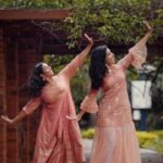 Saras Menon Instagram - Celebrating monsoon with some grace ☔️☔️💙💕 @sarasmenon ❤️❤️❤️ 🎥 and ✂️ @greysuit_0696 😎😎 We might officially be the last cover to this song that was trending 158229 days back ☺️😍 #barsore #nannare #reels #dancersofinstagram #instadance #dancersofchennai#trending #explore #bollywoodreels #chennai #india #hindisongs #barsoremegha #aishwaryarai Chennai city