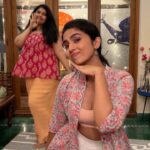 Saras Menon Instagram - How to be happy even if you’re heartbroken - Part 1 😂 Subtitles + my interpretation that no one asked for available for free DC - @sanket_panchal25, love the choreography 🥰 Tq 🥹 Make up : @reethuguna ( still on me - 7+ hours after )#l 📸🤳 - Gayatri Akka🤍 Song Details 🤍 Movie : Taal Music Director : A.R.Rahman Lyricist : Anand Bakshi Singers : Asha Bhosle What a song 🥹🔥