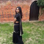 Saras Menon Instagram - Black saree need not mean you’re a villi 😛🖤 #usgotaish Outfit @yeh_lehenga_nahi_mehenga 🌟🌟