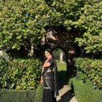 Saras Menon Instagram - Black saree need not mean you’re a villi 😛🖤 #usgotaish Outfit @yeh_lehenga_nahi_mehenga 🌟🌟