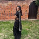 Saras Menon Instagram - Black saree need not mean you’re a villi 😛🖤 #usgotaish Outfit @yeh_lehenga_nahi_mehenga 🌟🌟