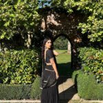 Saras Menon Instagram - Black saree need not mean you’re a villi 😛🖤 #usgotaish Outfit @yeh_lehenga_nahi_mehenga 🌟🌟