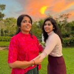 Saras Menon Instagram - Is it just me or do skies with shades of Orange, blue and pink Make you feel and not just think About being here, alive and awake To just see these colours at play And live to see this the next day … - S 📸 - @dirrajivmenon thanks for the IG worthy photos🙈 amã Stays & Trails