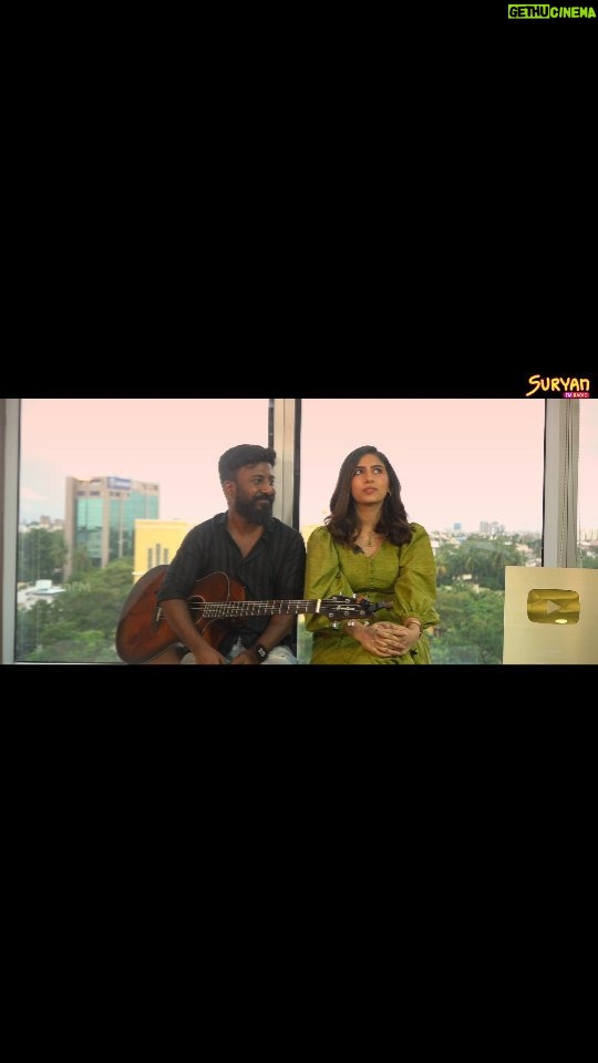 Saras Menon Instagram - Josh Vivian and Saras Menon Ninaivellam Music video Special Interview ❤️ . . . #suryanfm #vivianjosh #sarasmenon #saraswathimenon #cosmopolitankadhali #cosmokadhal