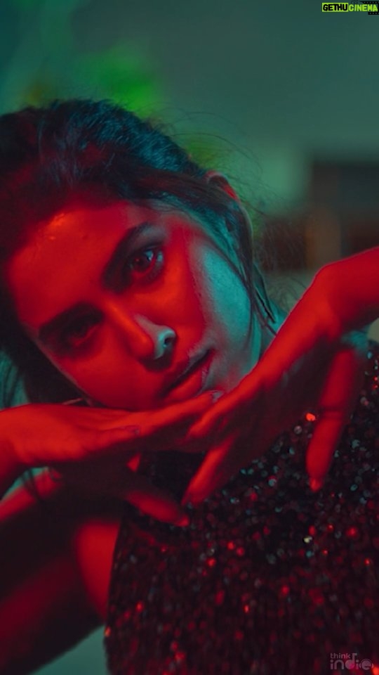 Saras Menon Instagram - Pain & power. One song⚡ Check out #Ninaivellaam from the album Cosmo Kadhal right away! ▶️🎧: https://youtu.be/6cZqpJysc8Q @joshvivian_nobb @sarasmenon @dharvin.here @itscsk @tdc.thedancersclub #ThinkIndie #ThinkMusic