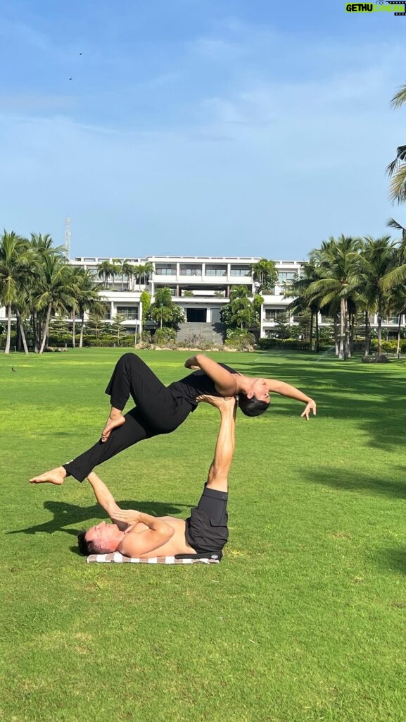 Saras Menon Instagram - Flying towards self growth 🌞🧚 So thankful to have friends who are continually learning and challenging themselves like @vishramai along with her patient and talented acro yoga guru @acroyogasanctuary🧘✨ I learnt some aspects of acro yoga at the retreat she co hosted for @comaya.community ! Shout out to my friend @vinhariharan for working on a calming yet viral track 🌸 Song credits : @tseries.official @shilparao @arijitsingh @anirudhofficial @kamil_irshad_official #chaleya #jawan Sheraton Grand Chennai Resort & Spa