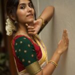 Saras Menon Instagram - Last one from an Onam series from a few years ago that I never posted 🙈🌸✨ Also glad to hear this special song and remember my grandmother’s voice on everyone’s interpretation of this song on reels, everyone looks so beautiful and happy, kasavu sarees for the win ⭐️ 📸 - Srinath :) Styling - cutest @little_miss_twinkle_toes 💕 Kerela