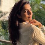 Saras Menon Instagram - As a result of acting and performing, I have to style my hair a lot and it ends up looking dull and damaged. I wanted to try a cost effective hair care routine free of harmful chemicals. So I tried Naturali’s damage repair shampoo and conditioner and found it effective in my opinion. You should try it too!🌸 Use the discount code NATURALI30 and get 30% off on naturali.co.in