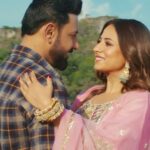 Sargun Mehta Instagram - Parindey 🕊🕊🥰 1st song from #jattnuuchudailtakri out now .. @bpraak @jaani777 @avvysra @gippygrewal @arvindrkhaira @amberdeepsingh @vikas.vashisht @roopigill_ @navneetmisser @speedrecords Wearing @whitelilybynavneetsidhu