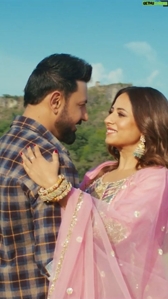Sargun Mehta Instagram - Parindey 🕊🕊🥰 1st song from #jattnuuchudailtakri out now .. @bpraak @jaani777 @avvysra @gippygrewal @arvindrkhaira @amberdeepsingh @vikas.vashisht @roopigill_ @navneetmisser @speedrecords Wearing @whitelilybynavneetsidhu