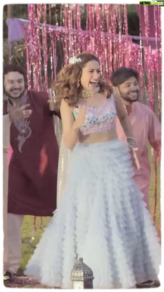 Sargun Mehta Instagram - Hello aparshakti, our song is trending after 5 years 😆😁 @tahirakashyap director saab