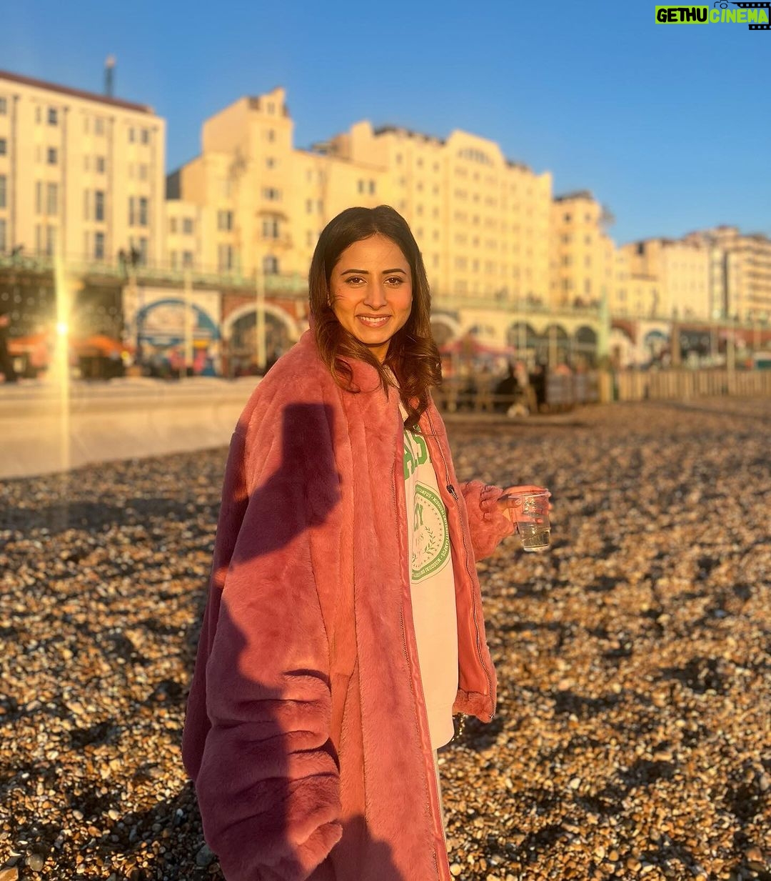 Sargun Mehta Instagram - Sunshine girl 🌞 💕💕
