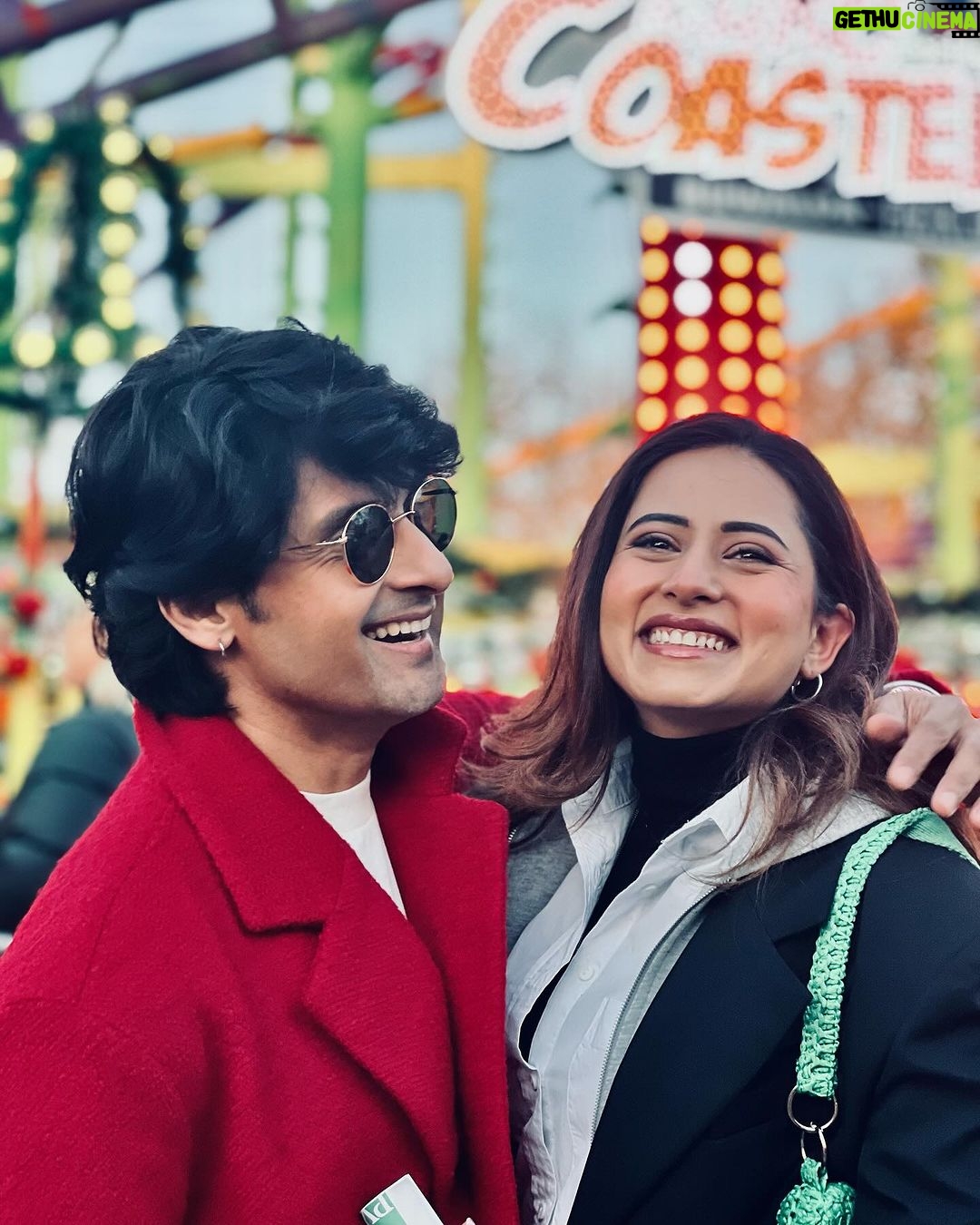Sargun Mehta Instagram - Winter wonderland wali happy memories @jasminbhasin2806 @ravidubey2312 @jagdeepsidhu3 @theartofmakeupltd @mandybeautyx