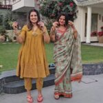 Sargun Mehta Instagram – Happy karwachauth ❤️❤️ saas bahu 😍🥰💃💃
Thu thu thu 🧿🧿
@aradhanasp14 @charumehta05