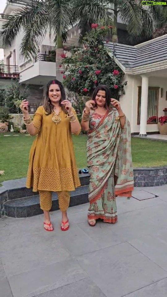 Sargun Mehta Instagram - Happy karwachauth ❤️❤️ saas bahu 😍🥰💃💃 Thu thu thu 🧿🧿 @aradhanasp14 @charumehta05