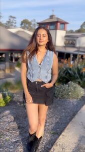 Sargun Mehta Instagram - Dashboard pe photo hai meri ?