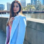 Sargun Mehta Instagram - Utte aale naal layi baithi yaari👑