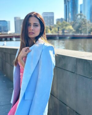 Sargun Mehta Instagram - Utte aale naal layi baithi yaari👑