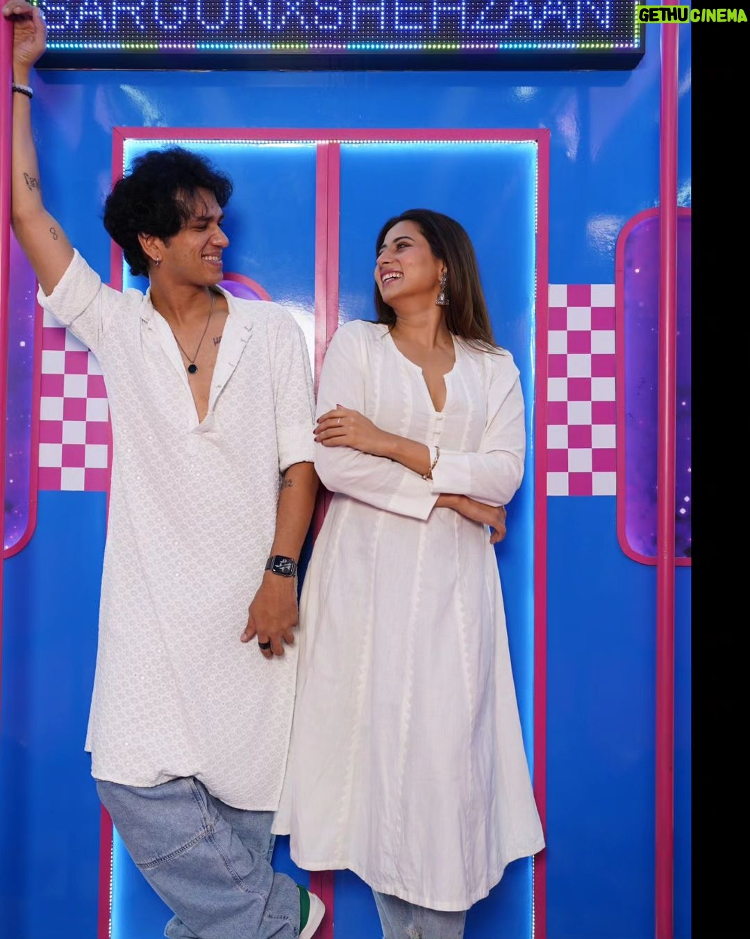 Sargun Mehta Instagram - We arn't done yet @isshehzaankhan ... 😁😁 you choose the date and time of our next video🫠 Option A - today 3pm Option B - today 5pm Option c - tomm 11am Option d - jabb mann kare 🤣🤣